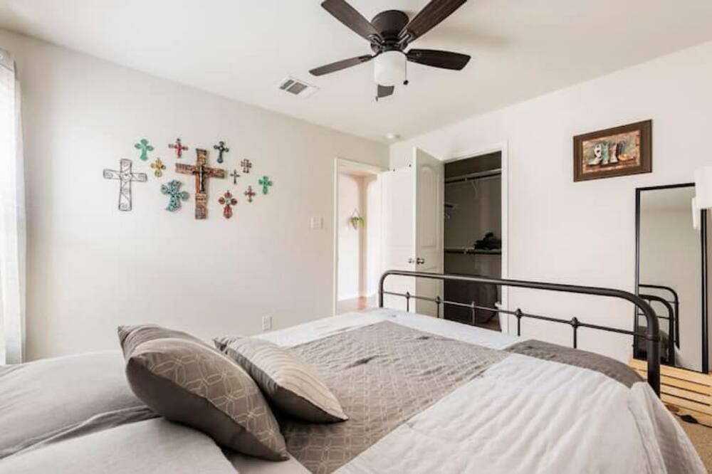 Photo of Bedroom in Medina Valley