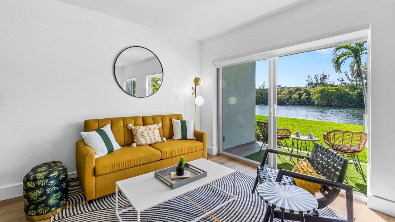 Photo of Livingroom in Deerfield Beach