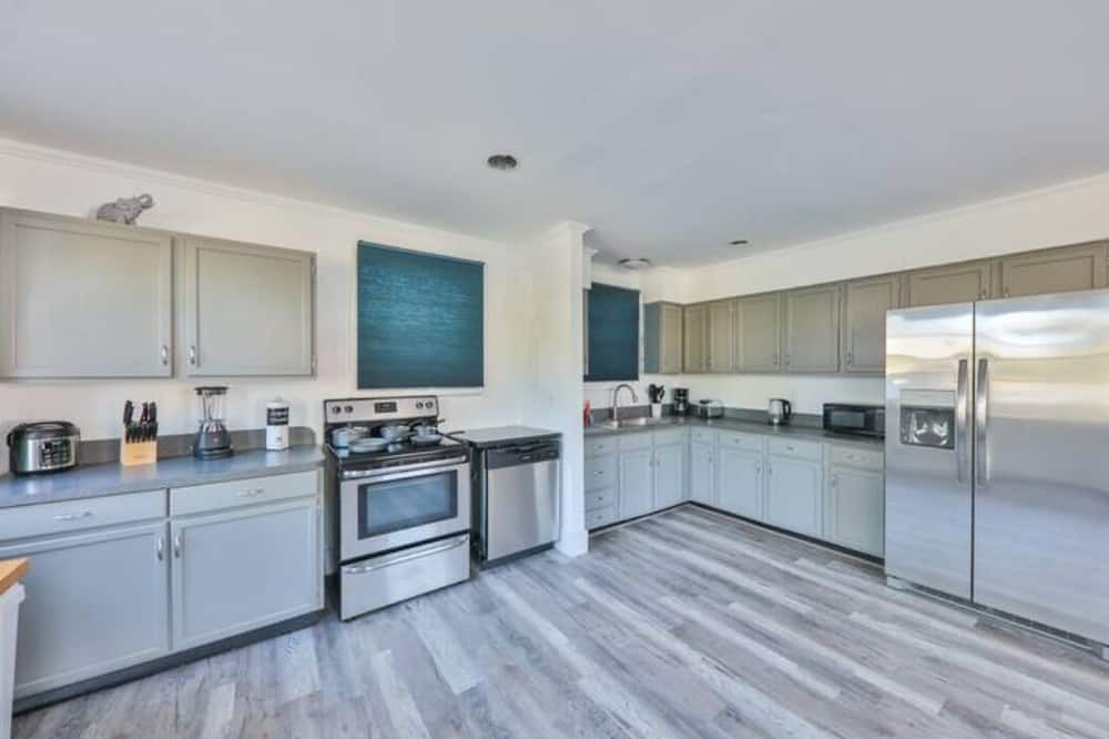 Photo of Kitchen in Royal Poinciana