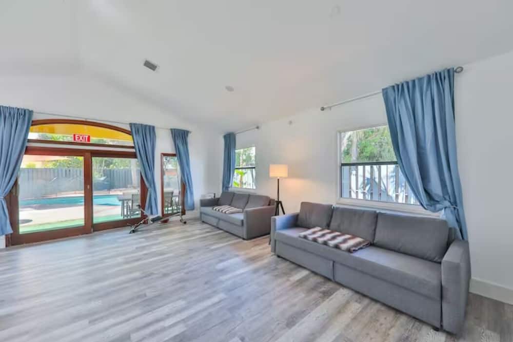 Photo of Livingroom in Royal Poinciana