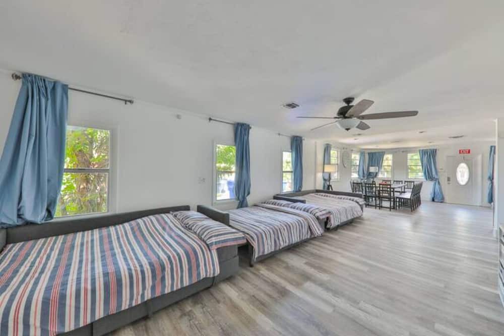 Photo of Bedroom in Royal Poinciana