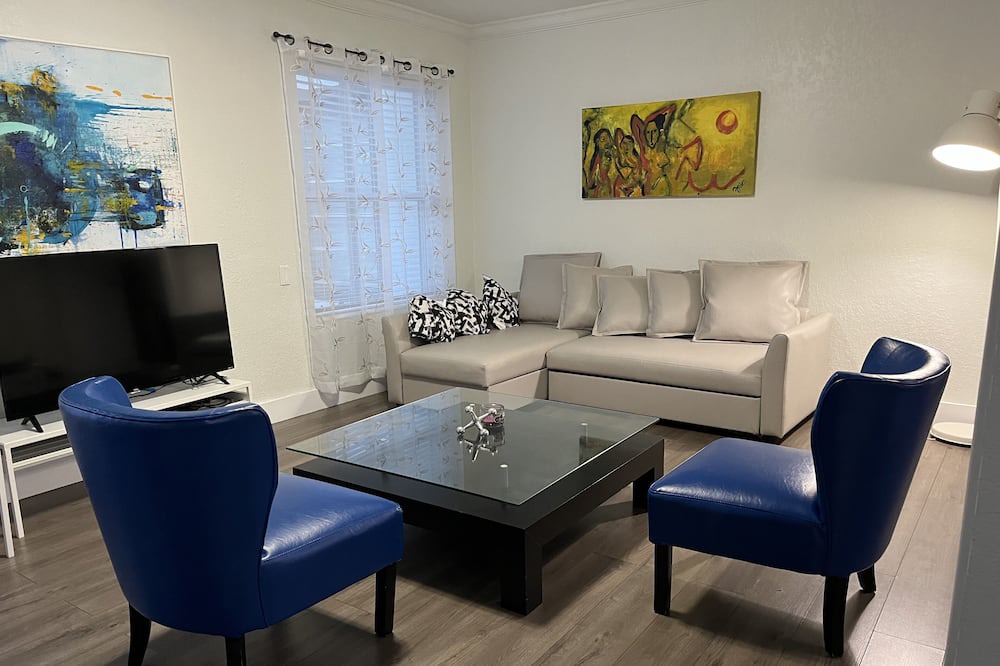 Photo of Livingroom in Highland Garden