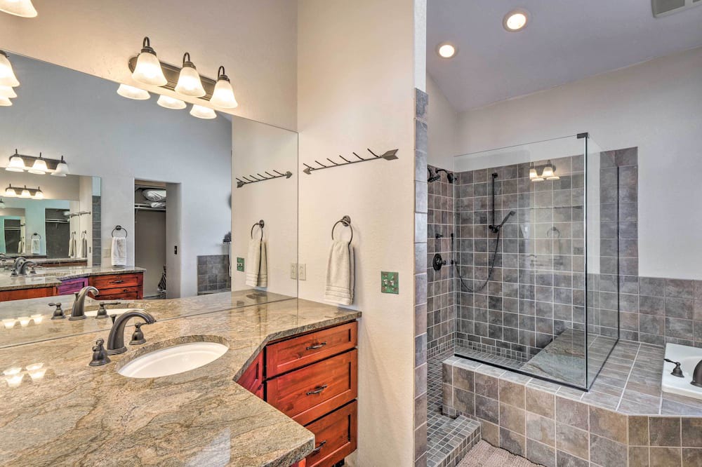 Photo of Bathroom in Michigan Hill