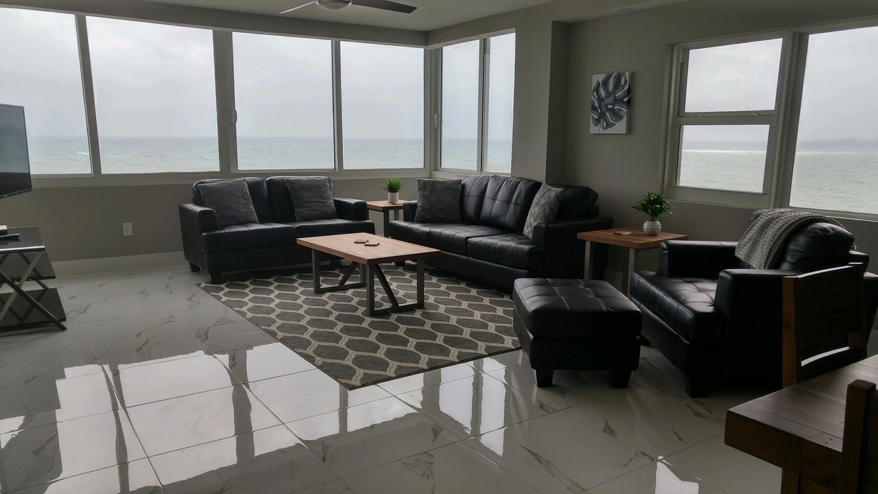Photo of Livingroom in Galt Mile