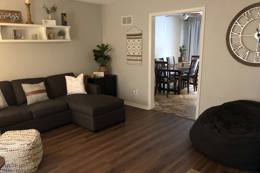 Photo of Livingroom in Grandview