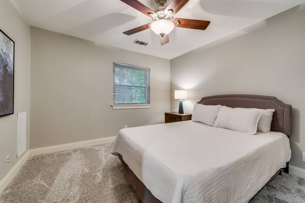 Photo of Bedroom in Oak Lawn