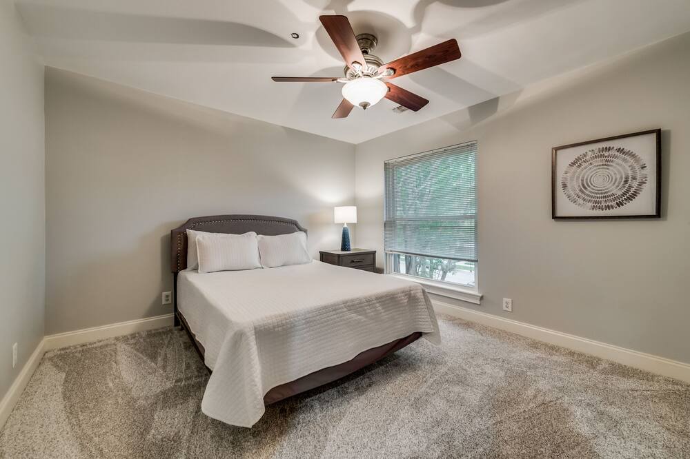 Photo of Bedroom in Oak Lawn