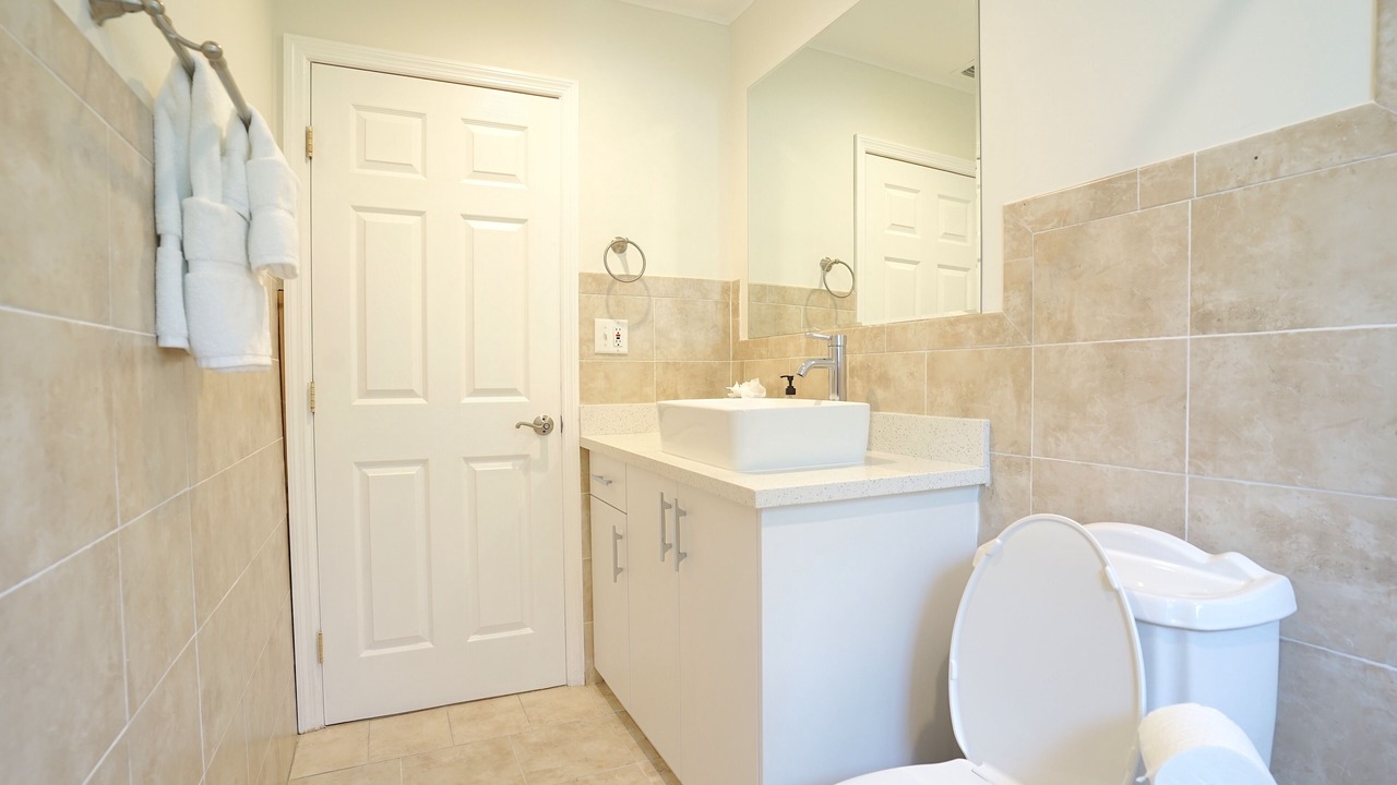 Photo of Bathroom in Harbor Village