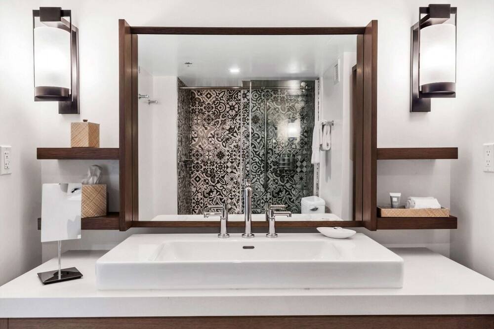 Photo of Bathroom in Rock Harbor