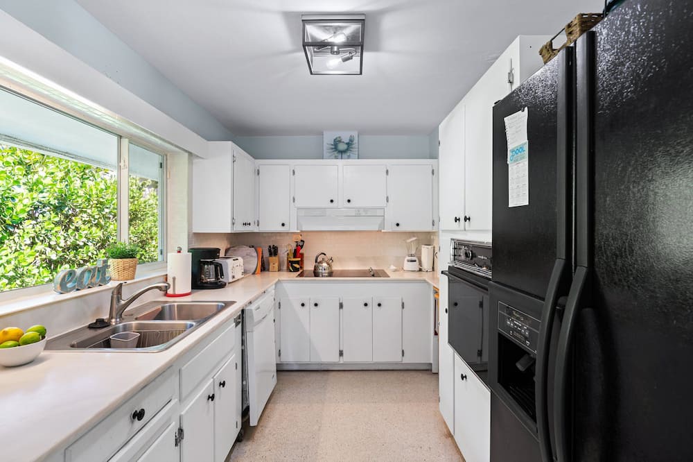 Photo of Kitchen in Harbour Inlet