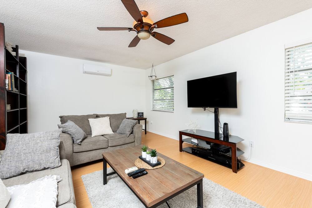 Photo of Livingroom in Bay Crest Park