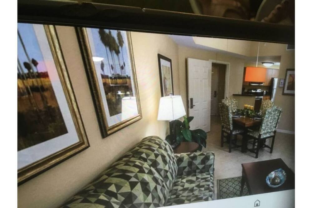 Photo of Livingroom in Weston