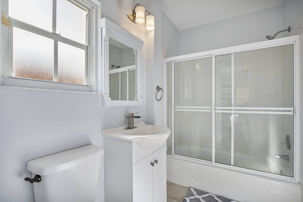 Photo of Bathroom in Poinsettia Heights