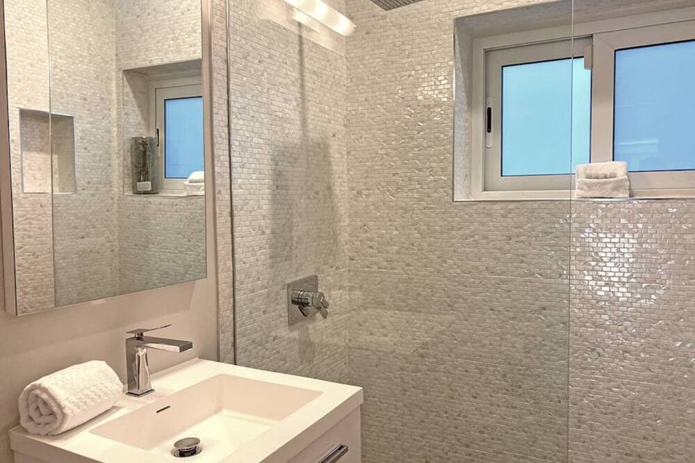 Photo of Bathroom in Victoria Park