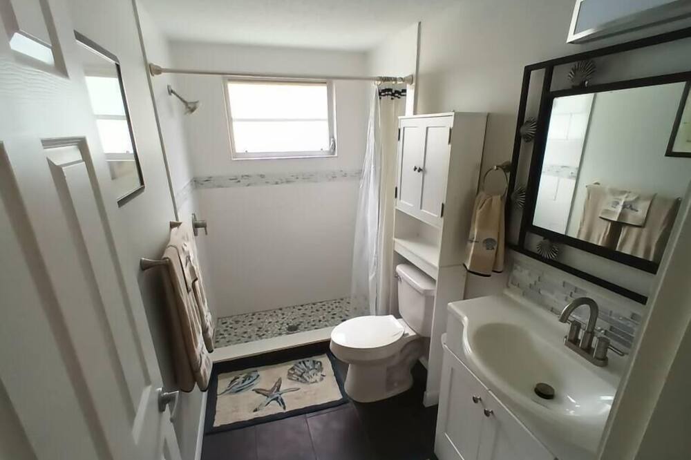 Photo of Bathroom in Venice Gardens