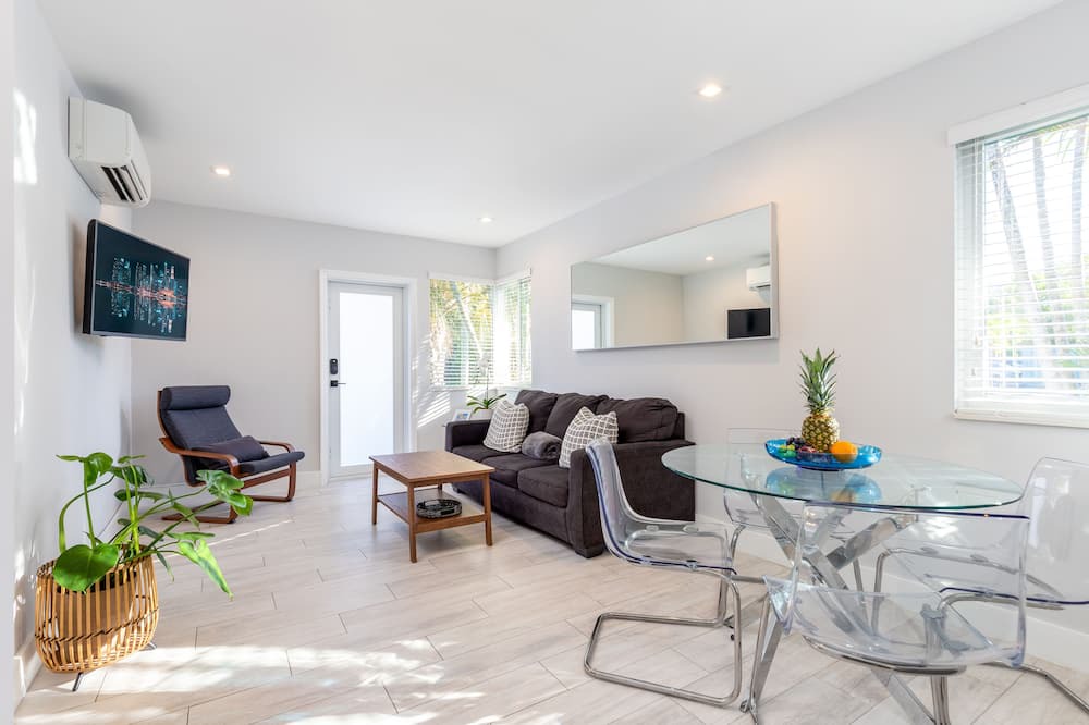Photo of Livingroom in Colee Hammock