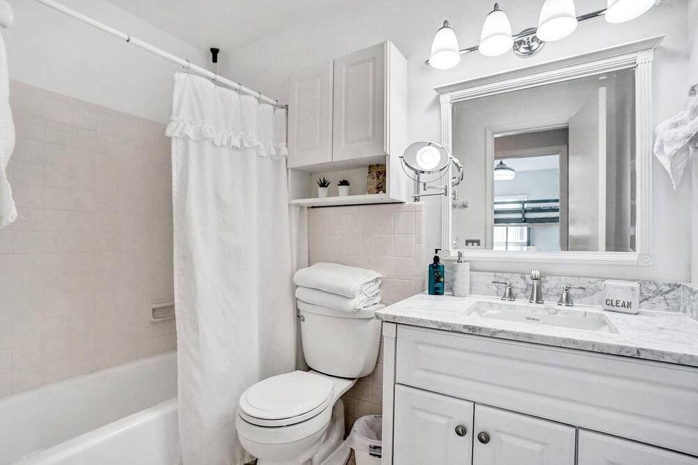 Photo of Bathroom in Coral Ridge Isles