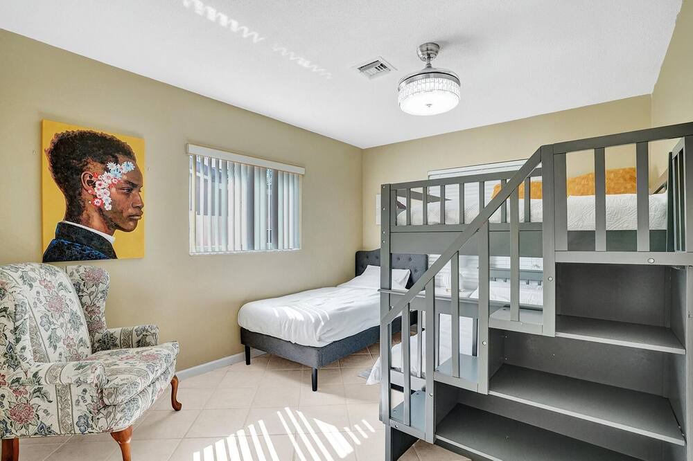 Photo of Bedroom in Coral Ridge Isles