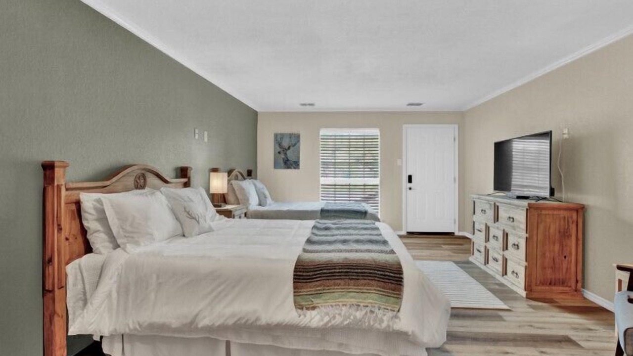 Photo of Bedroom in Canyon Lake