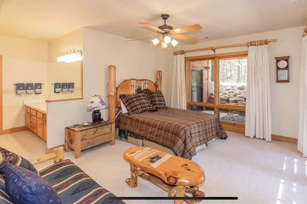 Photo of Bedroom in Lake George