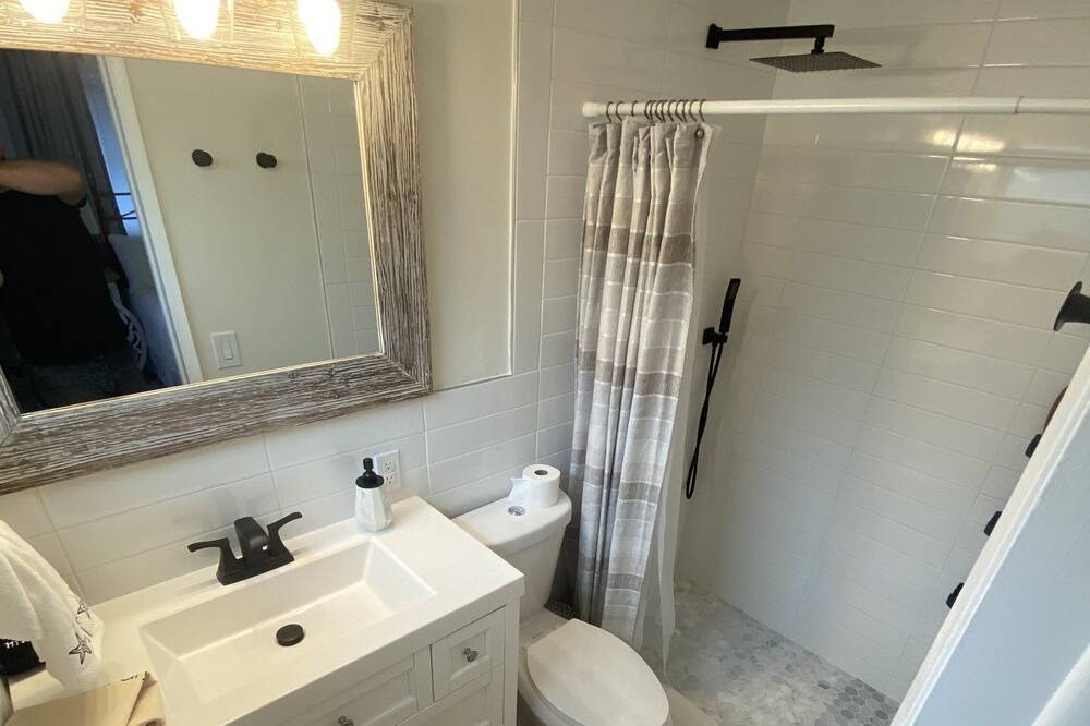 Photo of Bathroom in Coral Ridge Isles