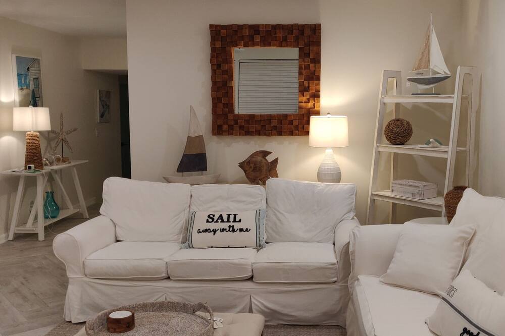 Photo of Livingroom in Coral Ridge Isles