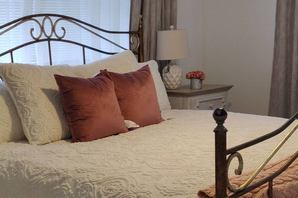 Photo of Bedroom in Coral Ridge Isles