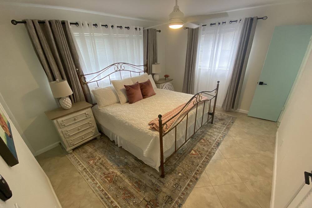 Photo of Bedroom in Coral Ridge Isles