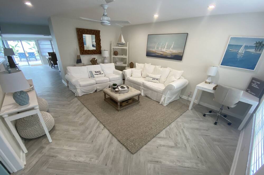 Photo of Livingroom in Coral Ridge Isles
