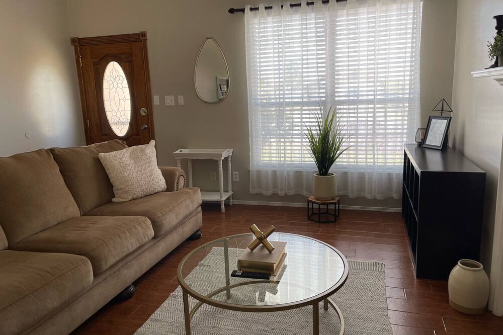 Photo of Livingroom in Biggs Field