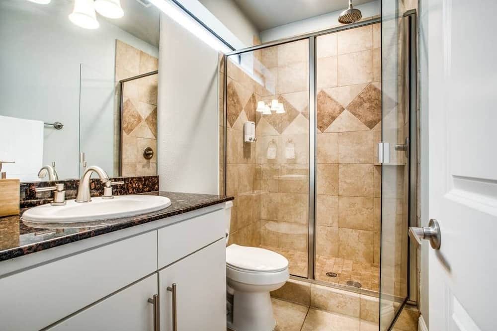 Photo of Bathroom in Oak Lawn