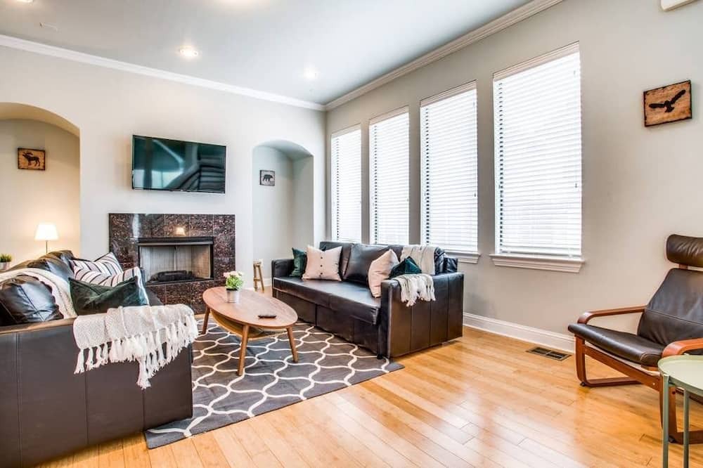 Photo of Bedroom in Oak Lawn