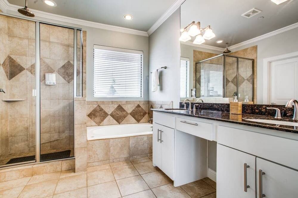 Photo of Bathroom in Oak Lawn