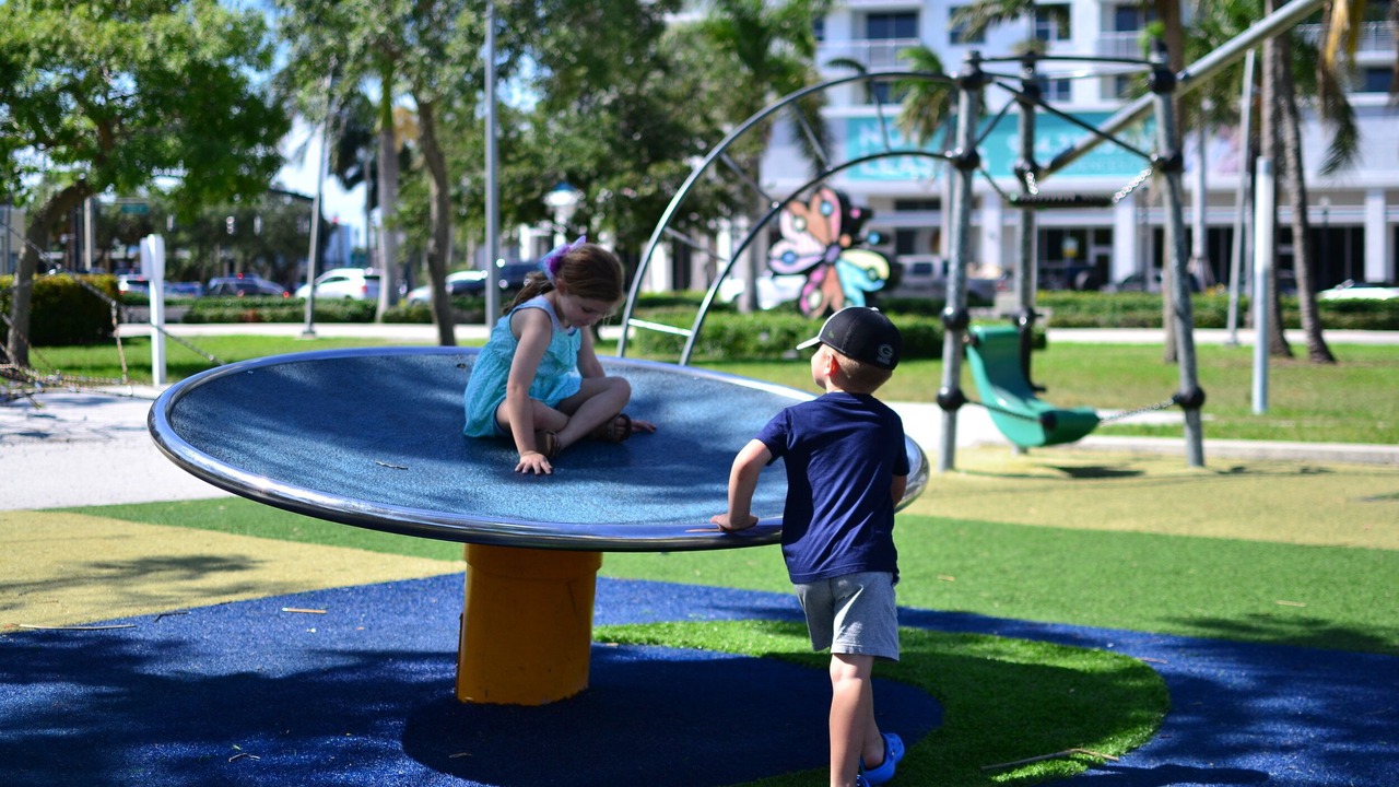 Photo of Others in Hollywood Lakes