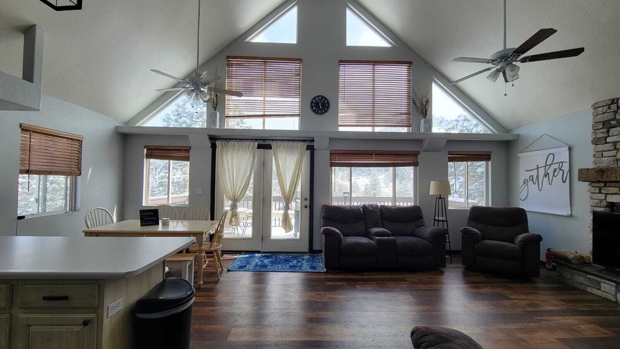 Photo of Livingroom in Silver Cliff