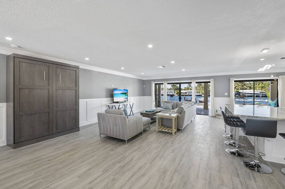 Photo of Livingroom in Santa Barbara Estates