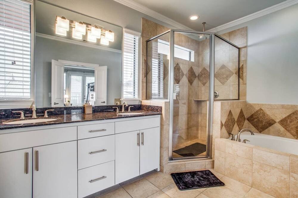 Photo of Bathroom in Oak Lawn