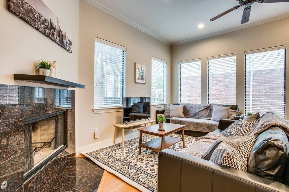 Photo of Bedroom in Oak Lawn