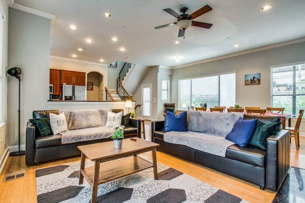 Photo of Bedroom in Oak Lawn