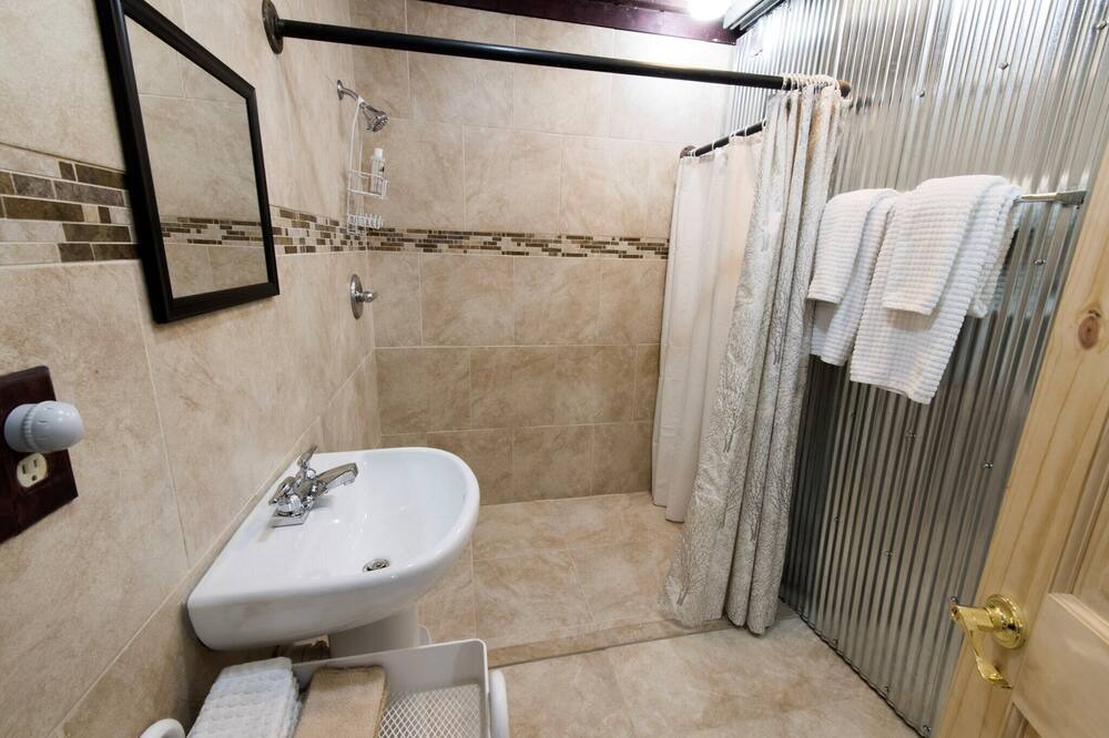 Photo of Bathroom in Garfield