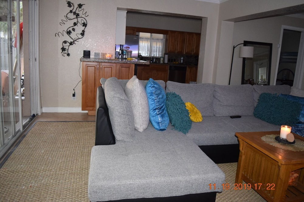 Photo of Livingroom in Deerfield Beach