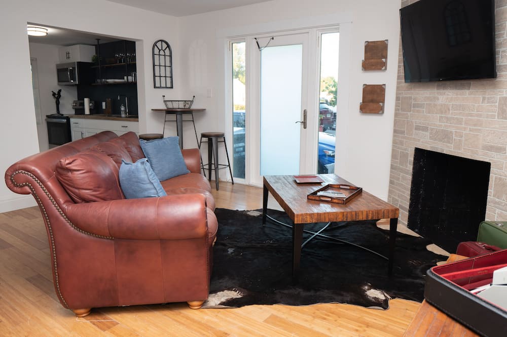 Photo of Livingroom in Highland Garden