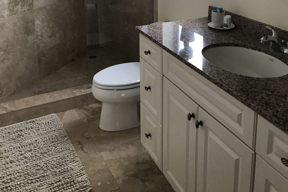 Photo of Bathroom in Coral Ridge Isles