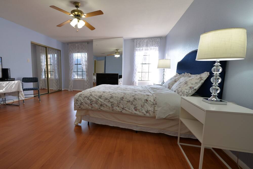 Photo of Bedroom in Westchase