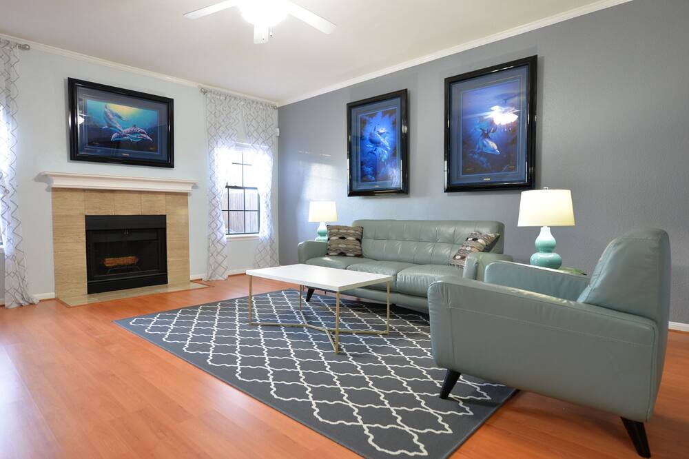 Photo of Livingroom in Westchase