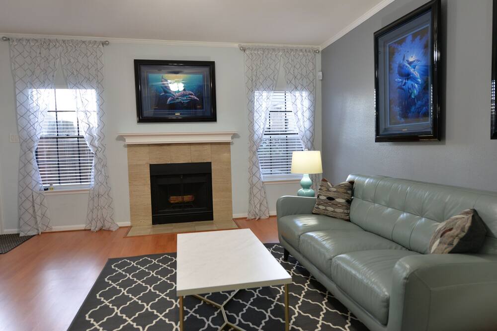 Photo of Livingroom in Westchase