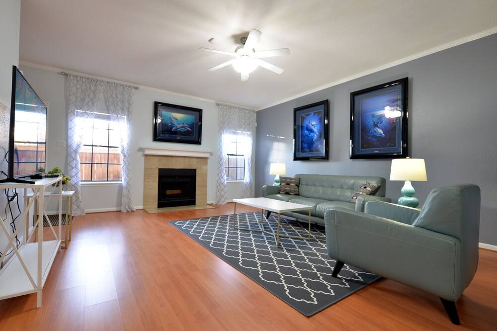 Photo of Livingroom in Westchase