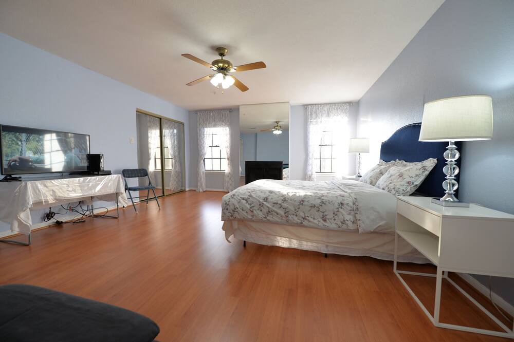 Photo of Bedroom in Westchase