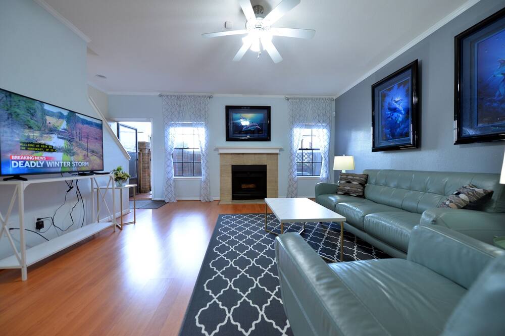 Photo of Livingroom in Westchase