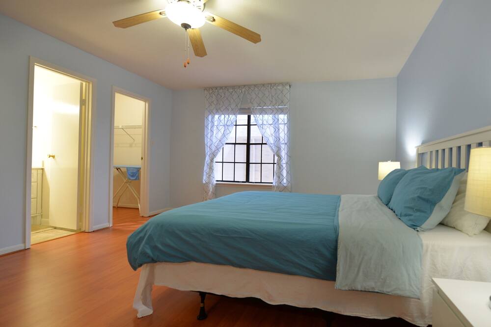 Photo of Bedroom in Westchase